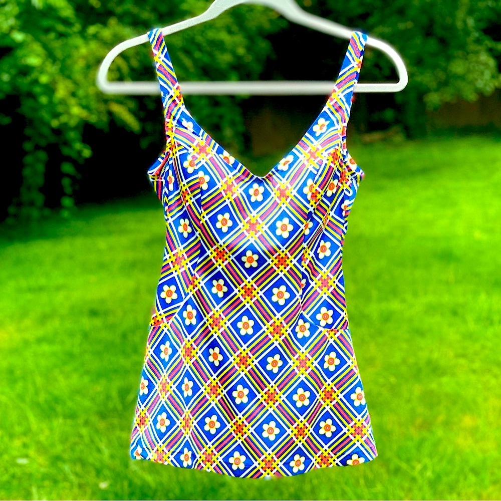 Vintage One Piece Skirted Swimsuit Retro 70s Flower Power Print Fitted Bodice 🌼